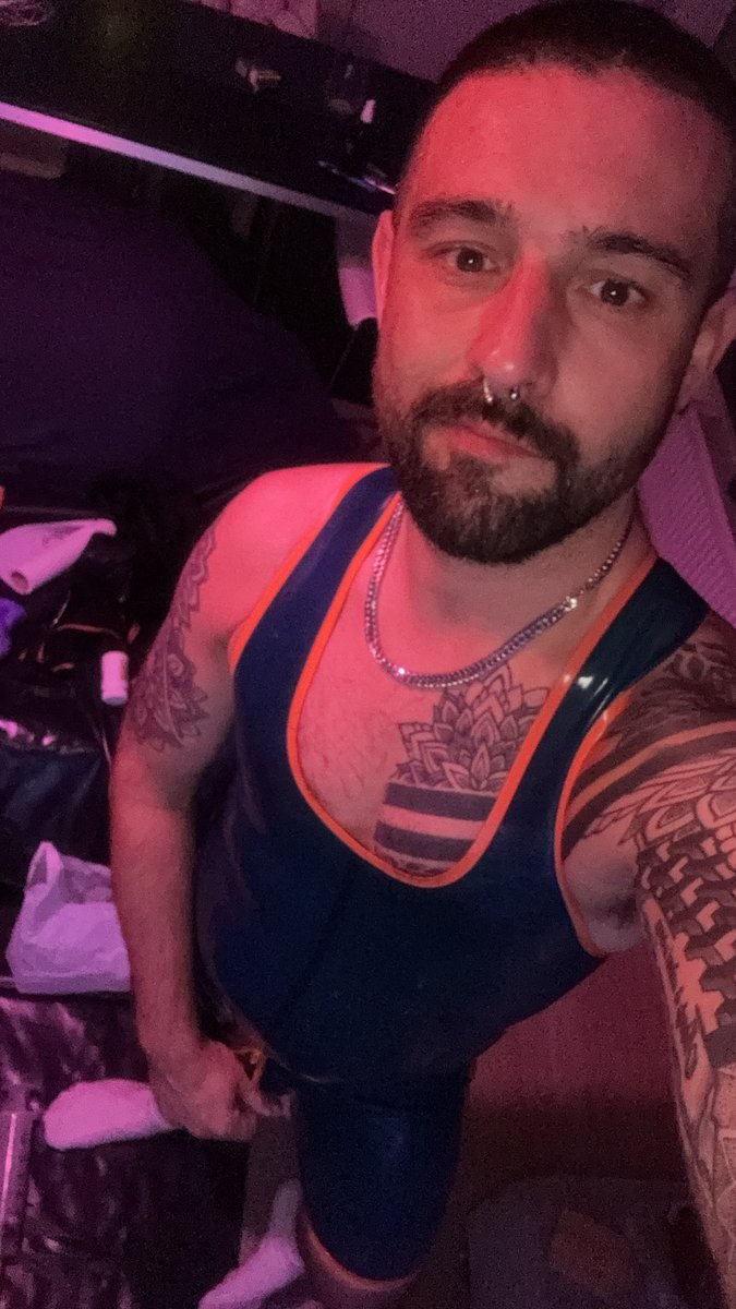 F.R.I.Y.A.Y  !☠️🐷✊
#rubber #FFnight #Pierced #Tatts