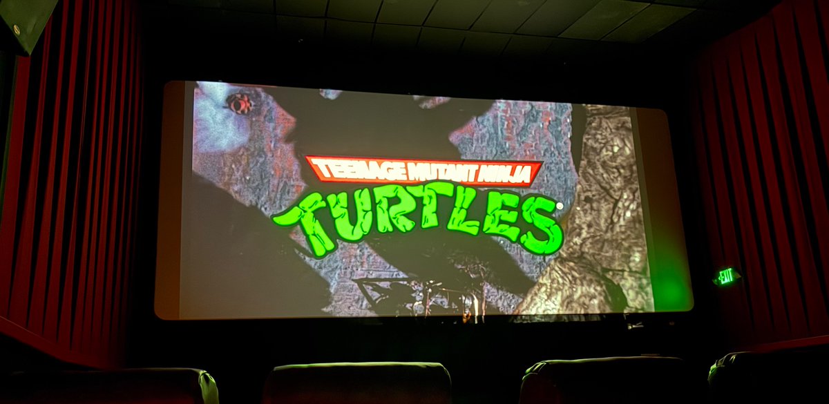Had a blast finally seeing the 1990 TMNT movie in theaters for the first time, but the real treat was seeing COMICS promoted on the big screen!

Kudos to <a href="/IDWPublishing/">IDW Publishing</a>’s VP of Marketing Aub Driver for making that happen!