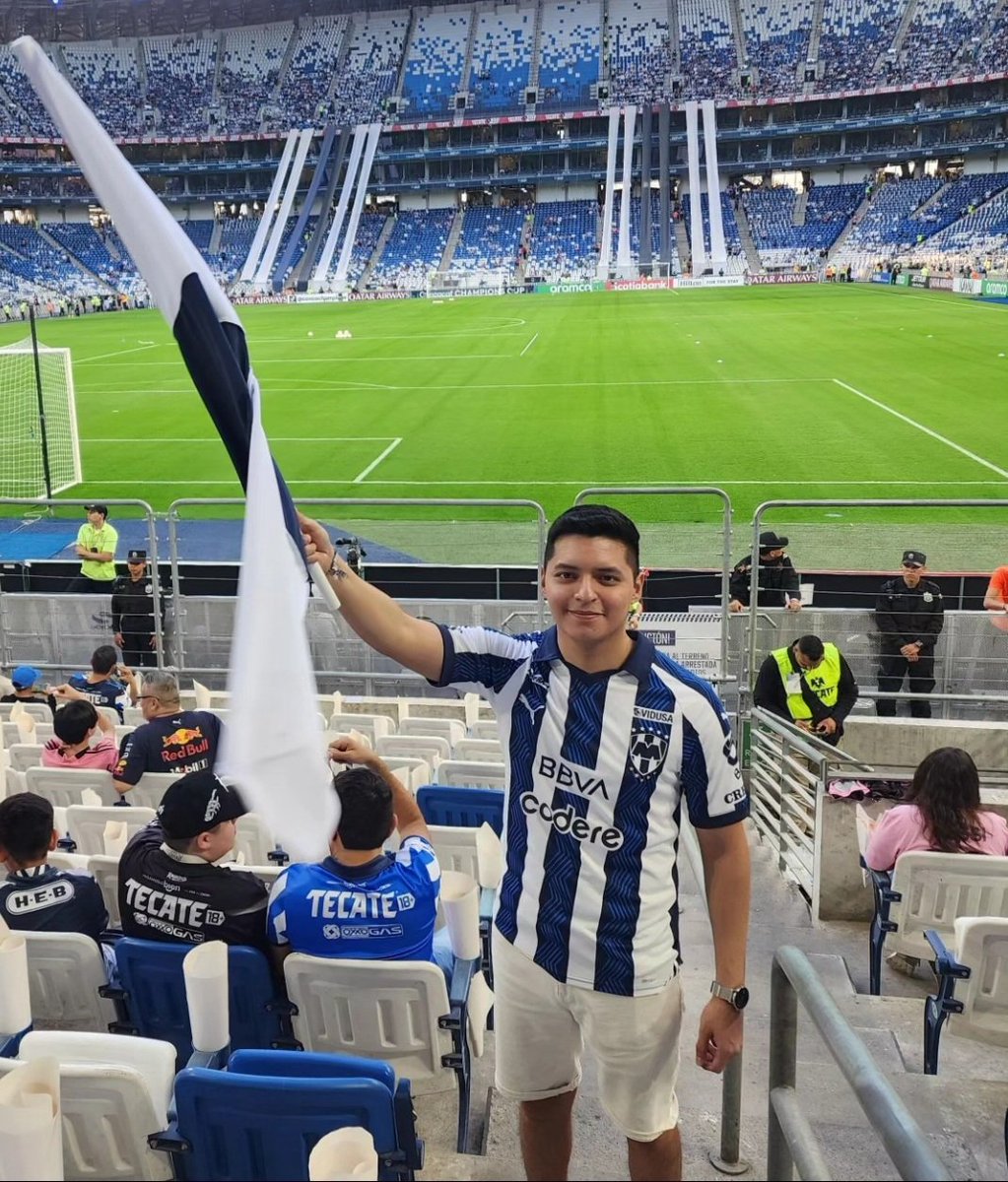 vrojasl21's tweet photo. @Rayados @CodereMX #RayadoEnLaCancha 🤠🔵⚪️ Vicente Rojas Luna https://t.co/T5vHmeu78j