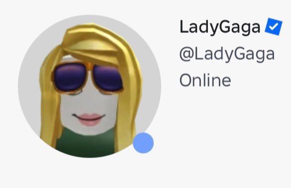 mano ela usando as roupas gratis que bilionária miseravel kkkkkkkkkk