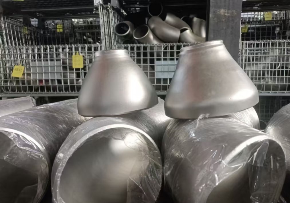 Fkq1t's tweet image. Kehongpipe.com whatsapp+8613903273922 #steelfitting #flange #petroleum #NaturalGas #CHEMISTRY #boiler #manufacturer #factory #steelpipe #industry