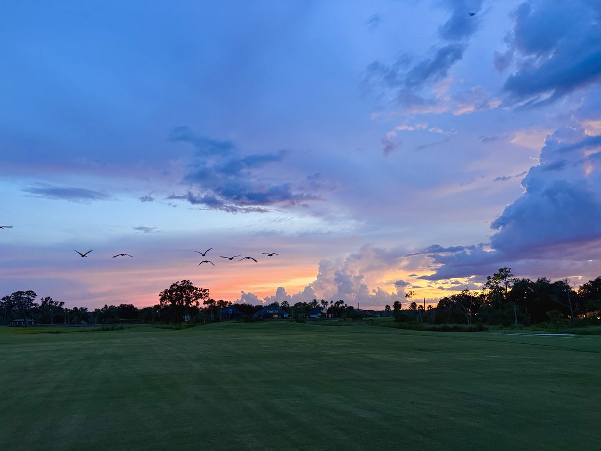 pkguru10's tweet photo. ๐ฉ๐ฉOptimism drives Resilience!!
#Randompicture #Randomthoughts #Nature #Sunset #iphonephotography https://t.co/wlm05GUTOV