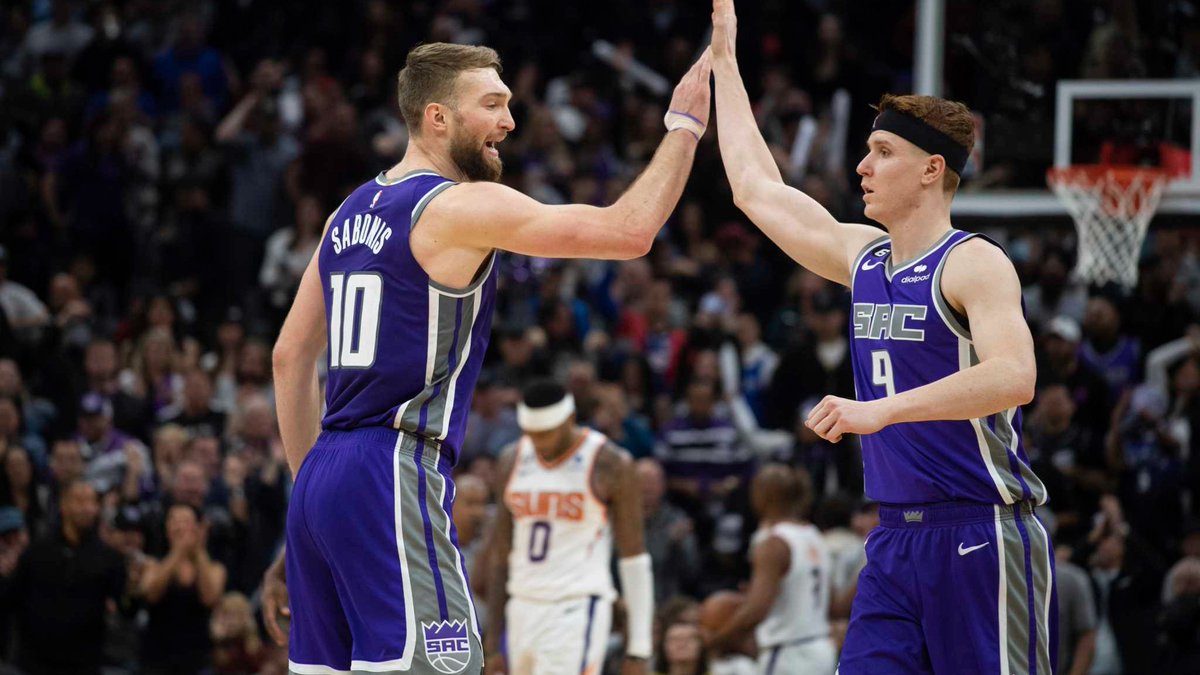 Take a look back: Kevin Huerter and Domantas Sabonis DHO game

In 2022-23, Domantas Sabonis handed the ball off to Kevin Huerter 477 times, 119 times more than any other duo

The thread below will take a look at some of the actions/reads involved in this 2-man game: