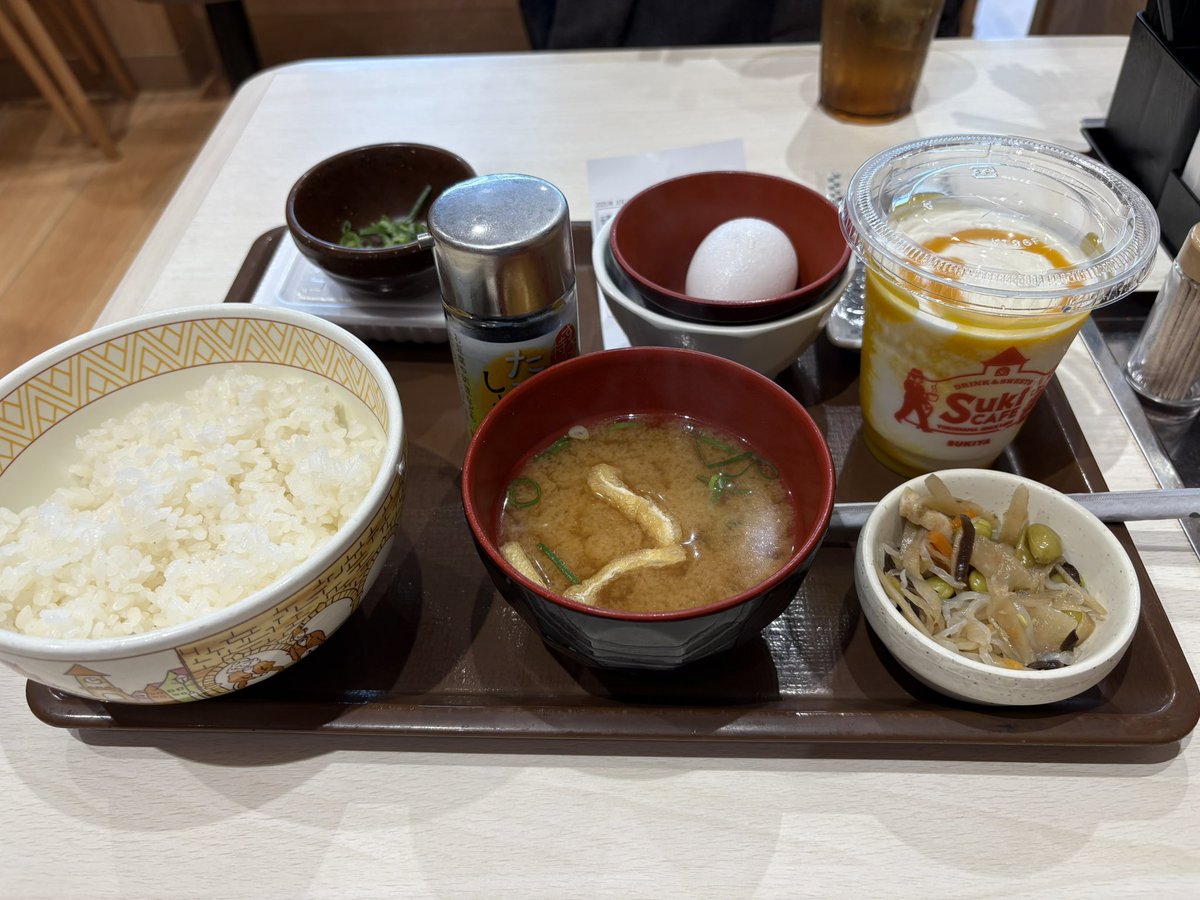 tagutchan's tweet photo. 昨日オススメされてたから、いつもの納豆朝食にマンゴーシェイク足してみた。
#上かられいこ https://t.co/CEAEDwh1di