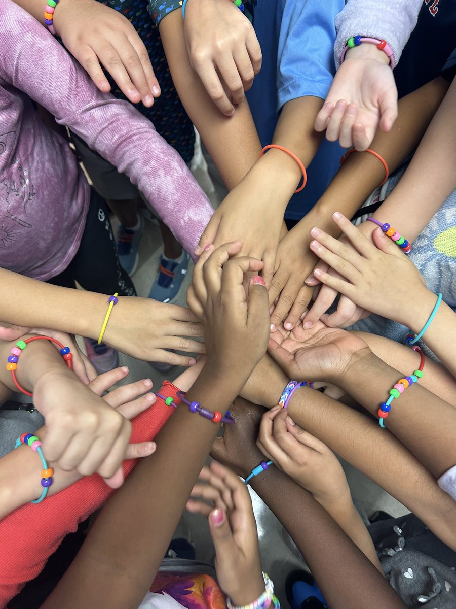 Lindsay Kulhanek tweet media