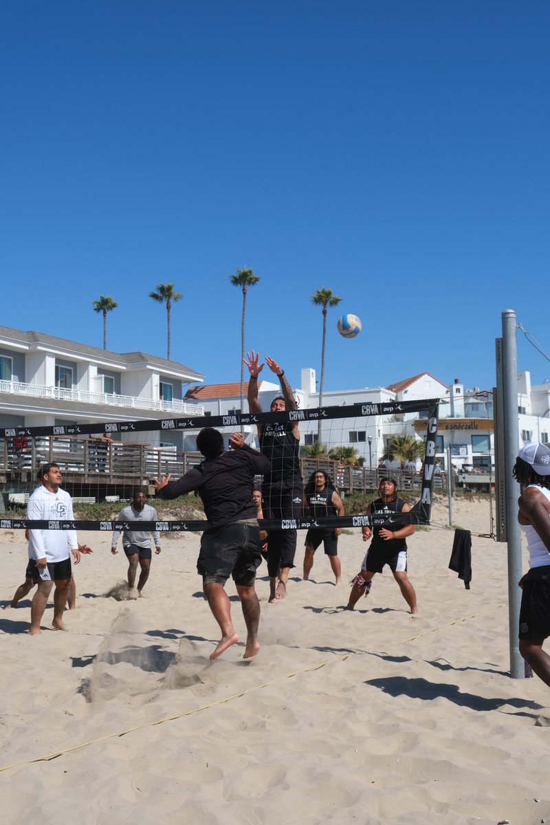 calpolyfootball's tweet photo. What life on the central coast looks like 🏝️

#RideHigh https://t.co/Q6DbkrZUnZ