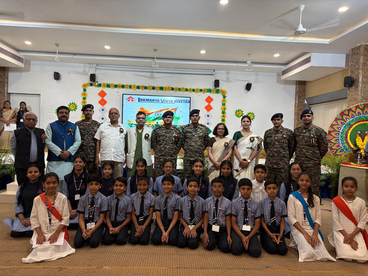 Army War College Mhow (@ia_awc) on Twitter photo Hoisting Tiranga. Officers of #ArmyWarCollege, Mhow celebrated India's 79th Independence Day by hoisting the National flag & inspiring youth to build a #NewIndia <a href="/adgpi/">ADG PI - INDIAN ARMY</a> <a href="/artrac_ia/">Army Training Command, Indian Army</a> 🇮🇳 Hoisting Tiranga. Officers of #ArmyWarCollege, Mhow celebrated India's 79th Independence Day by hoisting the National flag & inspiring youth to build a #NewIndia <a href="/adgpi/">ADG PI - INDIAN ARMY</a> <a href="/artrac_ia/">Army Training Command, Indian Army</a> 🇮🇳