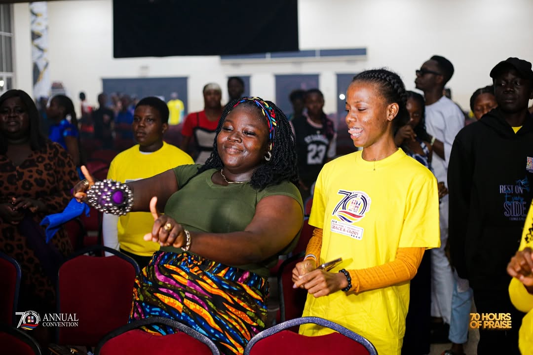 fgcyouthng's tweet photo. From lifted hands to joyful hearts, every frame tells the story of a people lost in worship to the One who deserves it all. Praise isn’t just an event—it’s an experience, a sacrifice of praise, and a sound of gratitude rising from Nigeria to the world.
#70HoursOfPraise https://t.co/V7s3x6mf8b