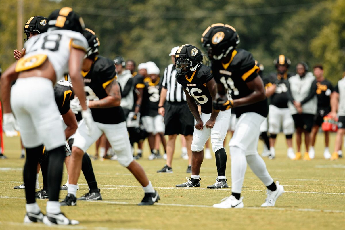 keisha_rn's tweet photo. It’s one thing to have a dream for your child…It’s another to see him live out his dream for himself! #B16 #D1Athlete #2weekstilkickoff #showmestate @MizzouFootball https://t.co/NXUB0XY6xS
