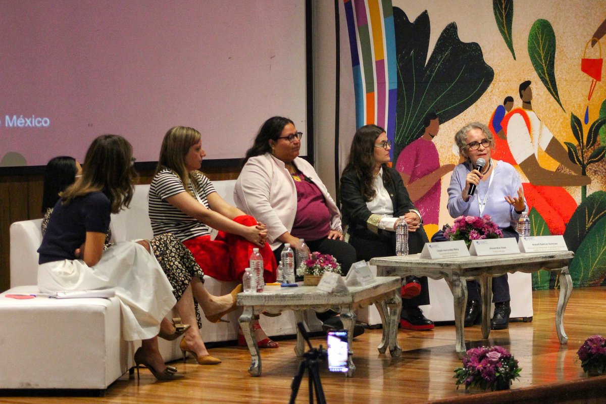 Hoy participé en la XVI Conferencia Regional sobre la Mujer de América Latina y el Caribe, donde hablé sobre el Sistema Público de Cuidados y su ruta de financiamiento. 

En la #CapitalDeLaTransformación reafirmamos nuestro compromiso por garantizar los derechos de todas y todos.