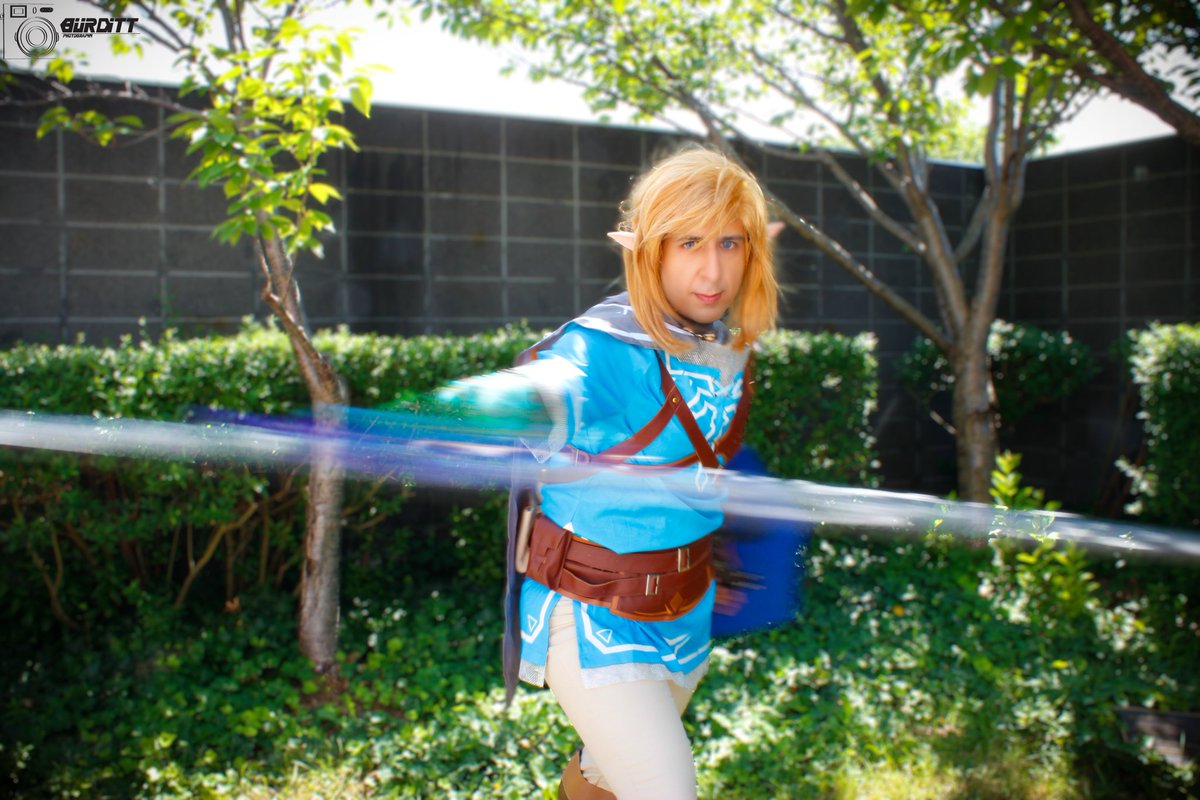 Obsessive_Gamer's tweet photo. Capturing the sword swing without the need to Shoop this in took a while but practical effects won in the end!

📷@burdittphoto 
Edited by myself

#TearsOfTheKingdom #TOTK #LinkCosplay #TOTKLink #ZeldaCosplay #LegendOfZelda #ZeldaSeries #NintendoCosplay #LoZCosplay #CosplayOfTheDay #CosplayersOfTwitter #CosplayDaily  #CosplayPhotography #CosplayShowcase #CosplayCommunity #GamerCosplay #HeroOfHyrule #HylianChampion #MasterSword #TOTKcosplay #TOTKZelda #GamingCosplay #NintendoSwitch