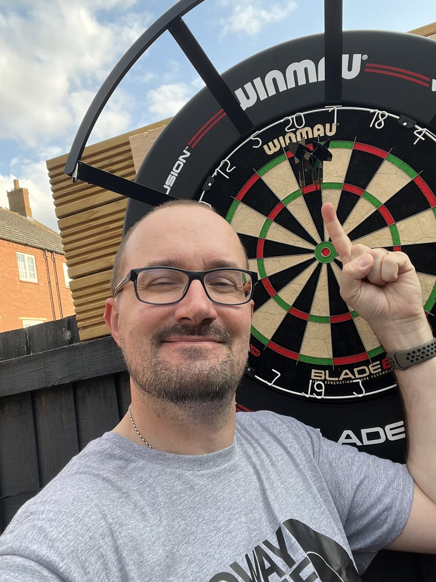 Round a friend’s house tonight and got 180 #45 on my birthday! Get in! 💪