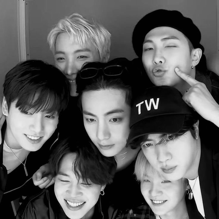 gracie abrams being army

a thread