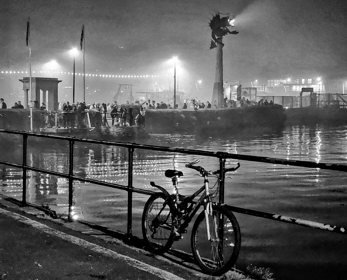 Goodnight all, the weekend looms, have a great one #weekendvibes #weekend #goodnight #Plymouth #blackandwhitephotography