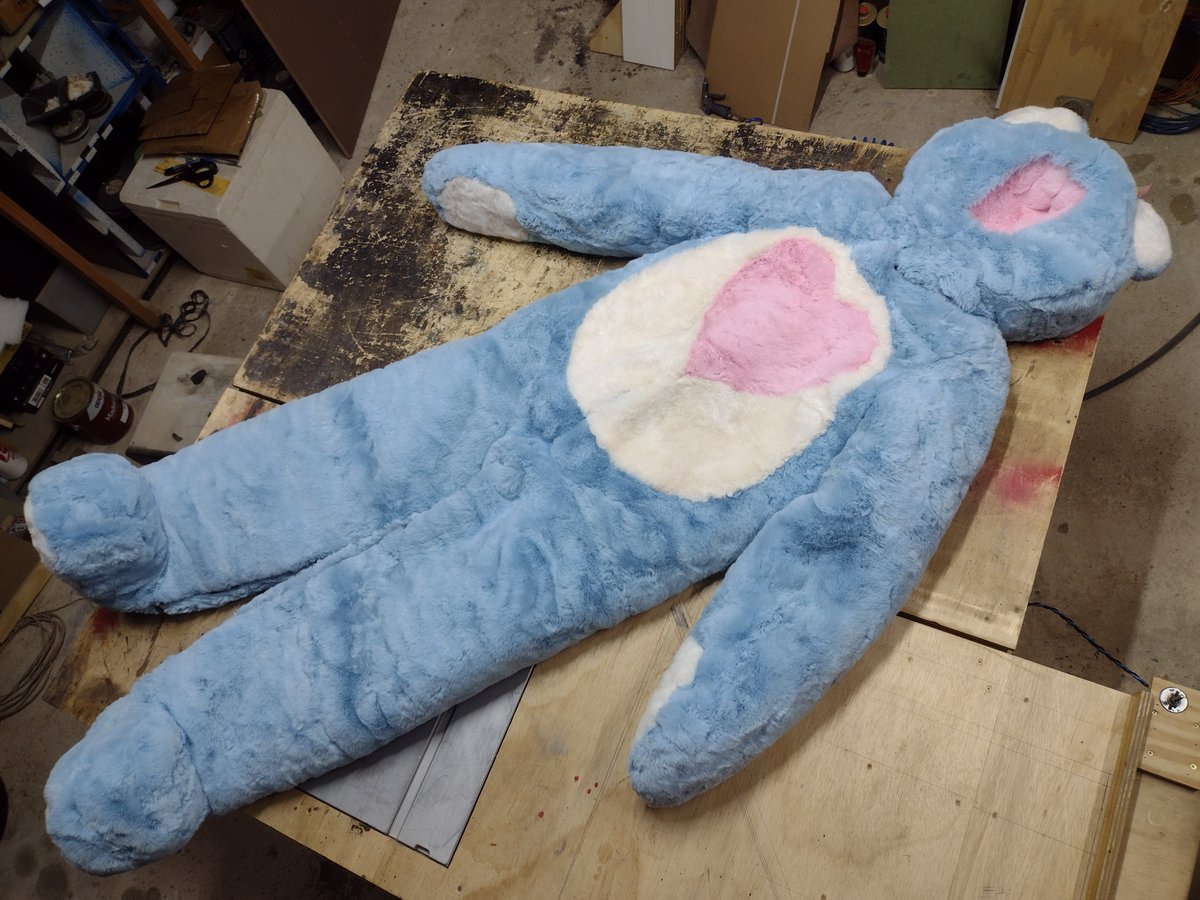 ric_brandt's tweet image. Its not done yet, but its friday!
This time, a few features different:
* Face exposed 
* New shoulders design (more roundy)
* New huge and strong zipper

I really like this color combination!
#plushsuit #teddybear