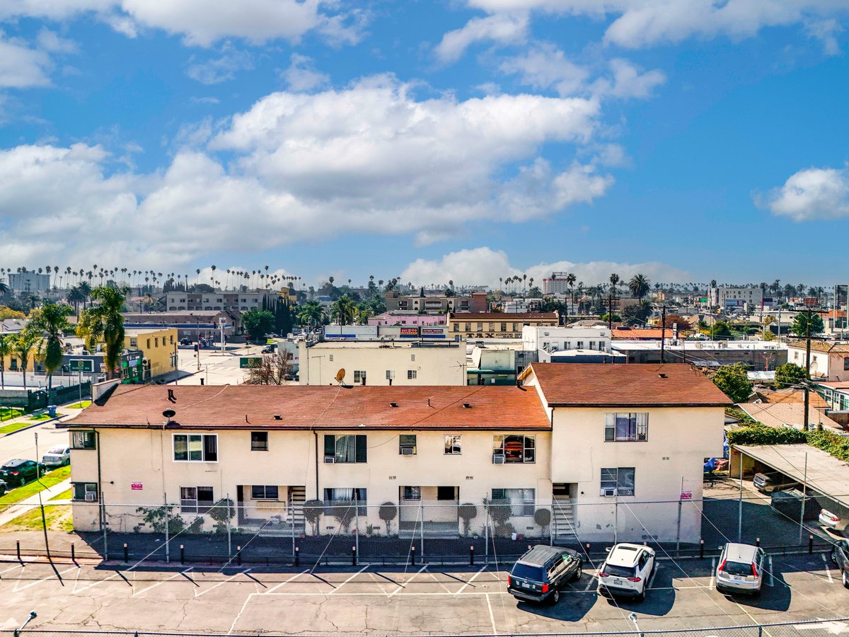 Just Sold:
933 S. Norton Avenue
Los Angeles, CA 90019
10-units, built in 1958
#LosAngeles #MidCity #RealEstate #Multifamily #Apartments #ReTwit