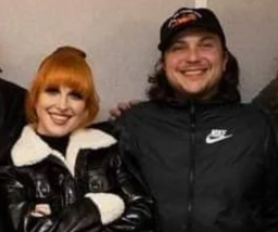 myt3arsr1c0chet's tweet photo. they’re literally sister and brother never speak on paramore again https://t.co/gUEEOOS4Mz