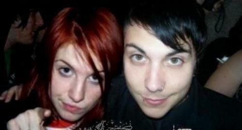 myt3arsr1c0chet's tweet photo. they’re literally sister and brother never speak on paramore again https://t.co/gUEEOOS4Mz