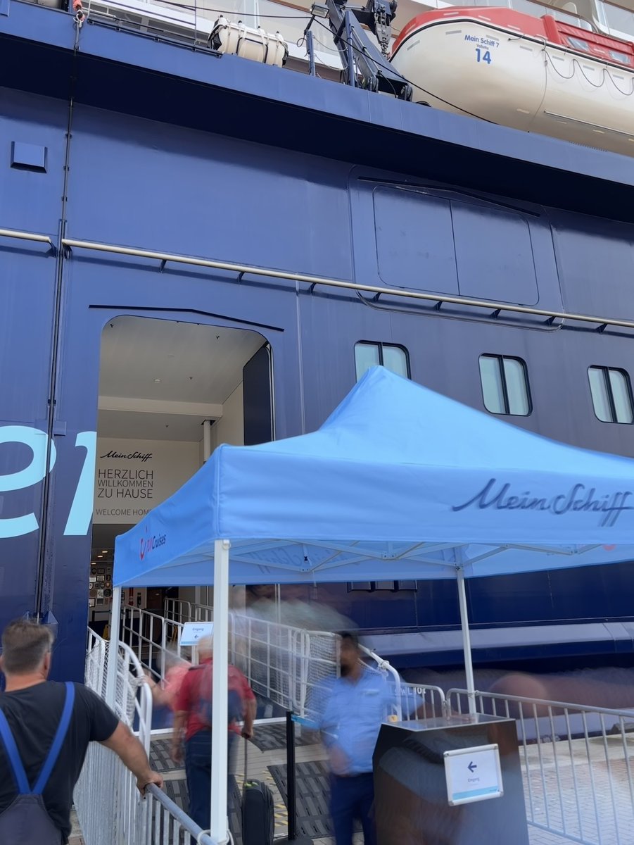 /\/\ | ○ tweet media