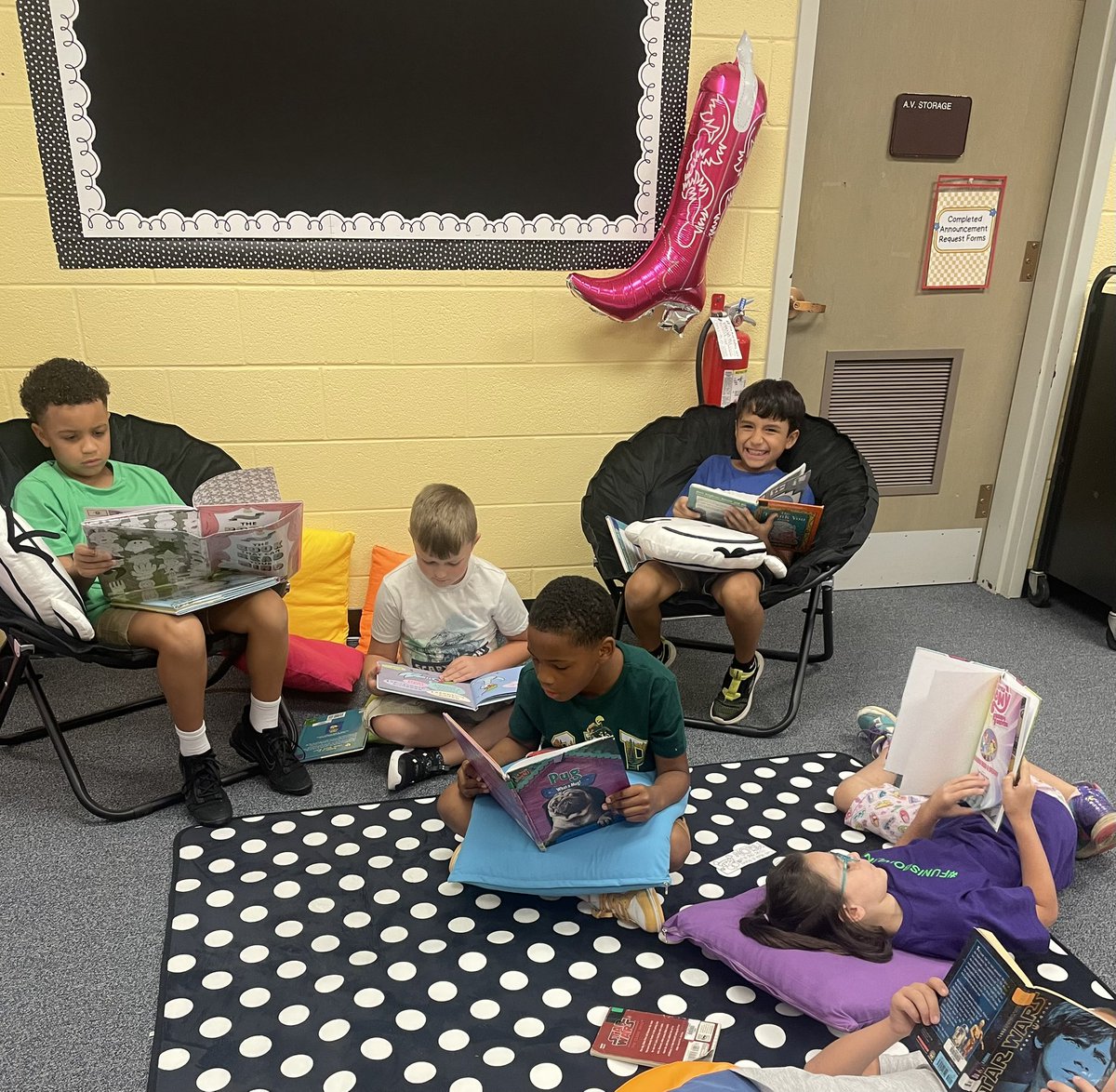 Alysia Pitts (@alysiapitts4) on Twitter photo Week one wrapped up with big smiles ๐๐ The new reading areas were a total hitโour students are loving their cozy book nooks! โจ๐๐#BD4L <a href="/KittrellSchool/">Kittrell Elementary School</a> Week one wrapped up with big smiles ๐๐ The new reading areas were a total hitโour students are loving their cozy book nooks! โจ๐๐#BD4L <a href="/KittrellSchool/">Kittrell Elementary School</a>