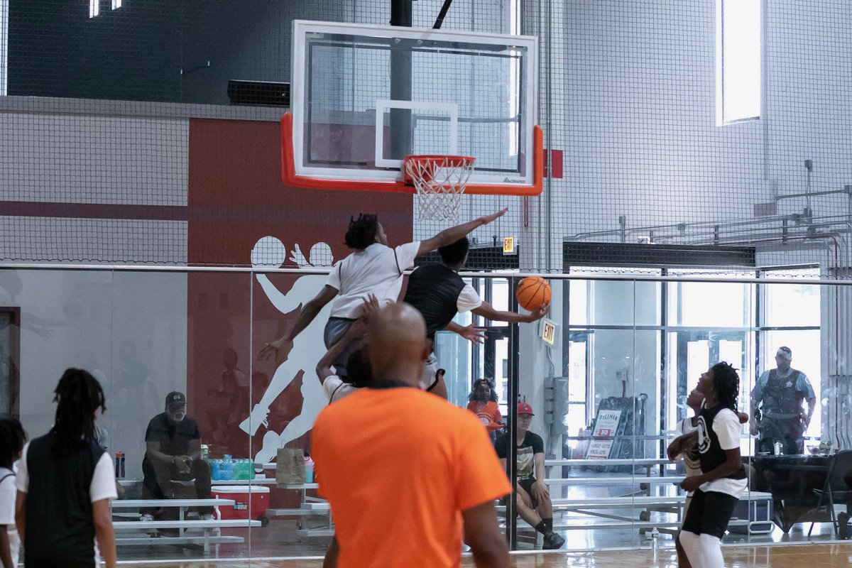TyziahPorter's tweet photo. Good weekend with the Angela’s Son Skills Academy to help inspire the 
youth and showcase some talent https://t.co/0EJGNKOy6Y