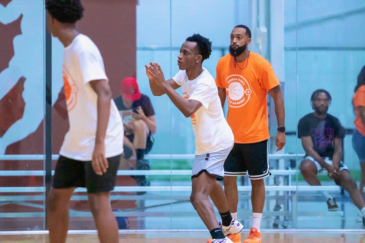 TyziahPorter's tweet photo. Good weekend with the Angela’s Son Skills Academy to help inspire the 
youth and showcase some talent https://t.co/0EJGNKOy6Y