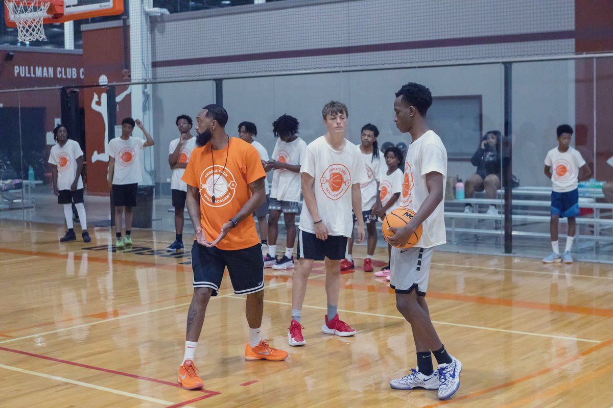 TyziahPorter's tweet photo. Good weekend with the Angela’s Son Skills Academy to help inspire the 
youth and showcase some talent https://t.co/0EJGNKOy6Y