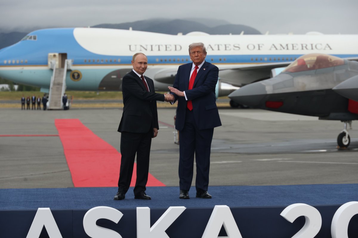 i hope you find something you love in life as much as Trump loves Putin (Getty)