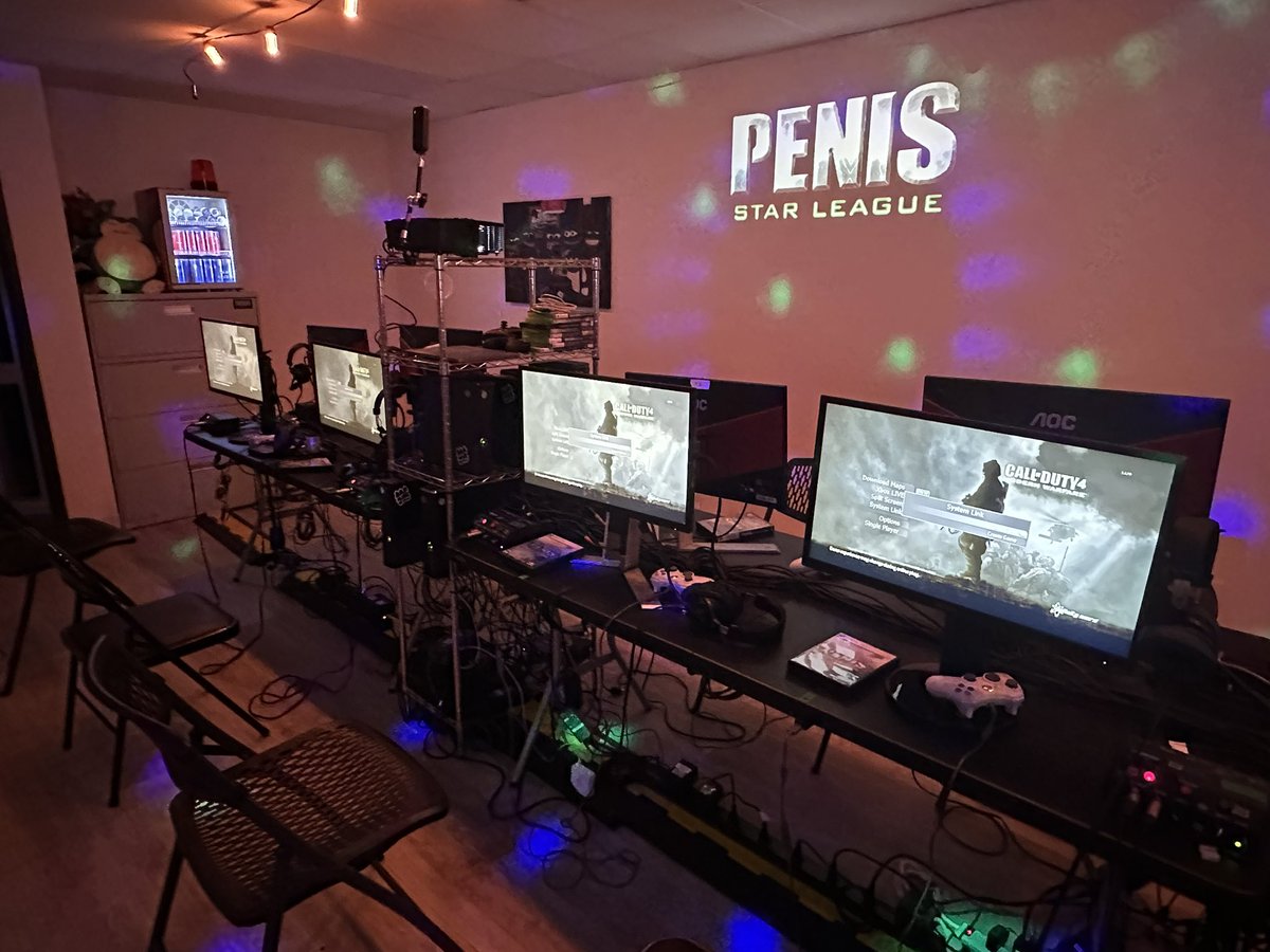 if anyone is in town for Streamer Games and wants to pull up to PSL tonight for some mw2, halo 3, and maybe the chance to fall deeply in love 

LET ME KNOW 😃