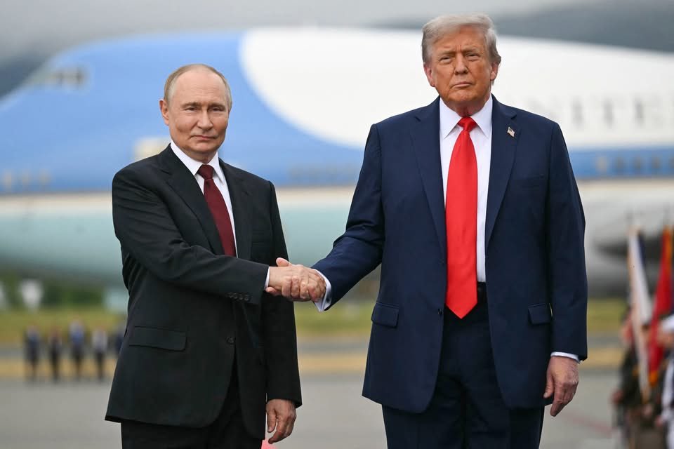 Café con Voz (@cafeconvozni) on Twitter photo El saludo entre <a href="/POTUS/">President Donald J. Trump</a> y el matarife ruso <a href="/KremlinRussia_E/">President of Russia</a> en Alaska, donde tendrán una histórica cumbre sobre la guerra en Ucrania. El saludo entre <a href="/POTUS/">President Donald J. Trump</a> y el matarife ruso <a href="/KremlinRussia_E/">President of Russia</a> en Alaska, donde tendrán una histórica cumbre sobre la guerra en Ucrania.