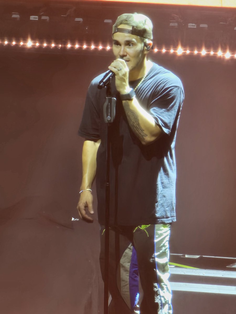 PascalineRynd's tweet photo. @TheCarlosPena Joyeux Anniversaire 🎉🎊🎉🎊 (Happy Birthday) 
See you in December in Paris 🇨🇵🇨🇵🇨🇵 https://t.co/Pph3hbvufl