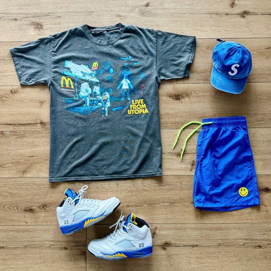 iAmTMCII's tweet photo. What y’all rocking today 
@outfitgrid #outfitgrid
🧢#SupremeCap
👕#TravisScottTee
🩳#ChinaTownMarketShorts
👟#Jordan5Laney https://t.co/dtN9VIkLdK
