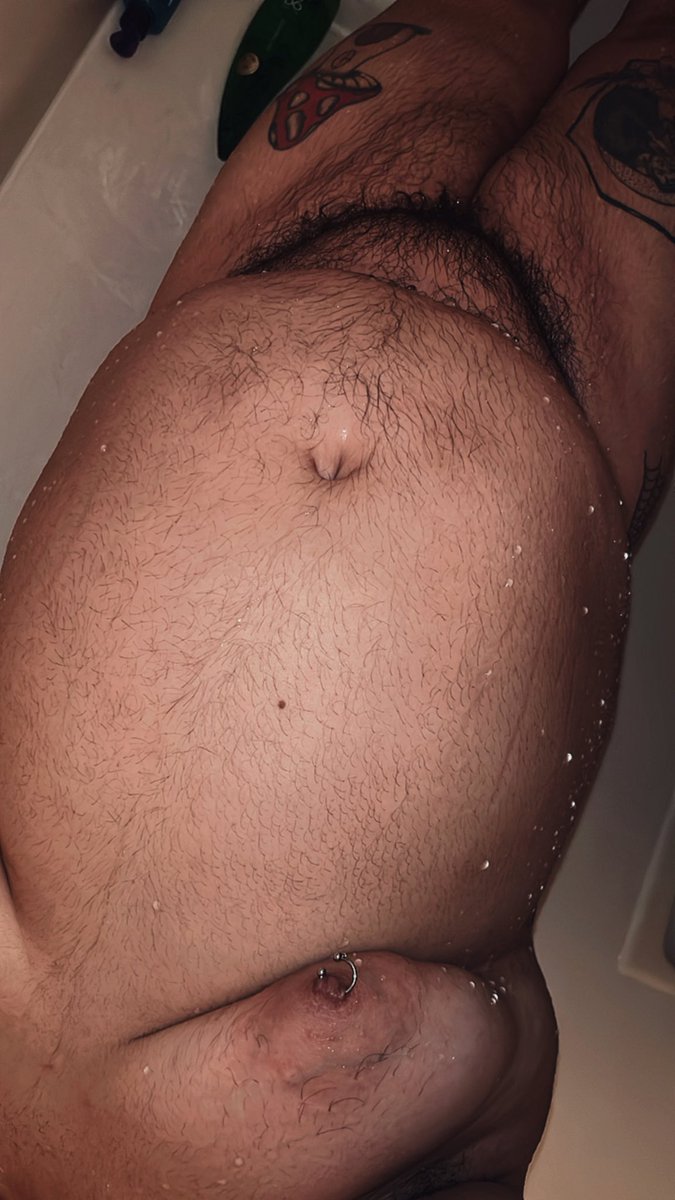 acidmartyr's tweet photo. happy fat boy Friday!!!! took these in boyfriends bathroom tehehe…so wet and hairy ^_^ dumb puppy misses boyfriend….aughhh https://t.co/bfGsJCeCcq