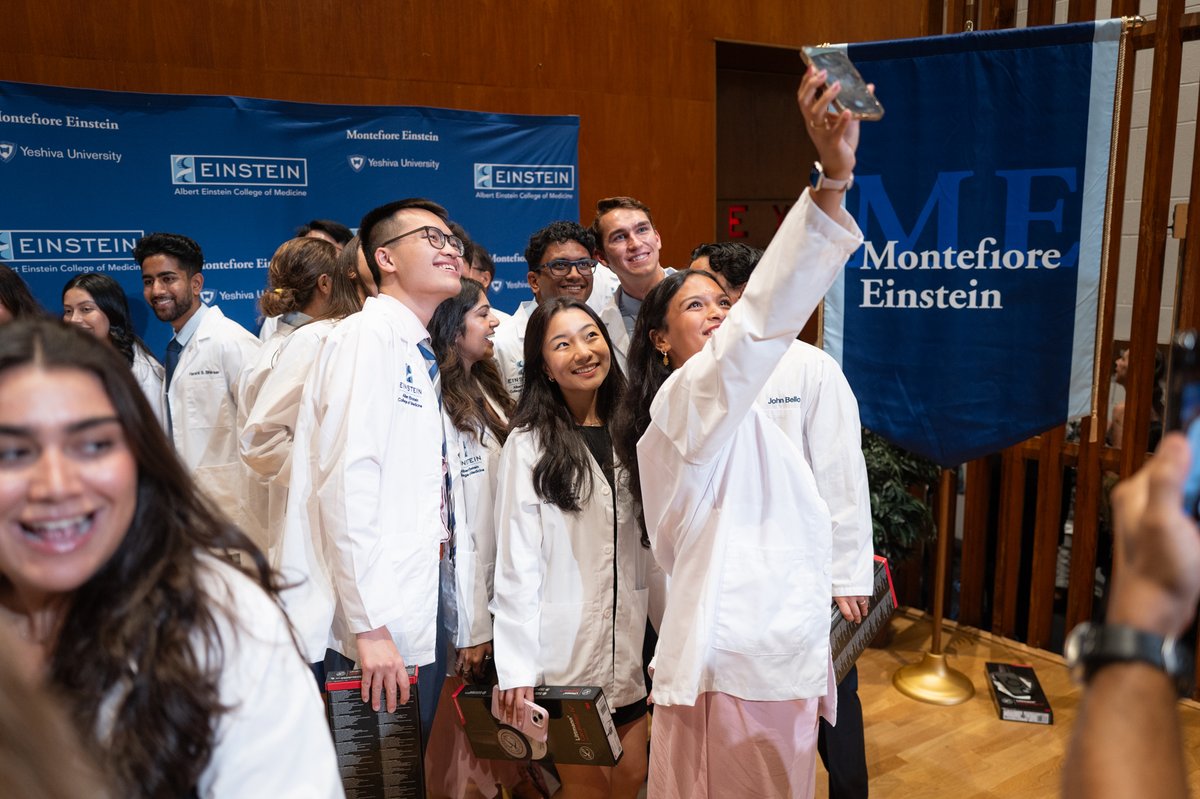 Congratulations to our newest med students who received their white coats during the annual On Becoming a Physician Ceremony. After donning their monogrammed coats, they recited the oath they wrote as a class and celebrated in the courtyard.