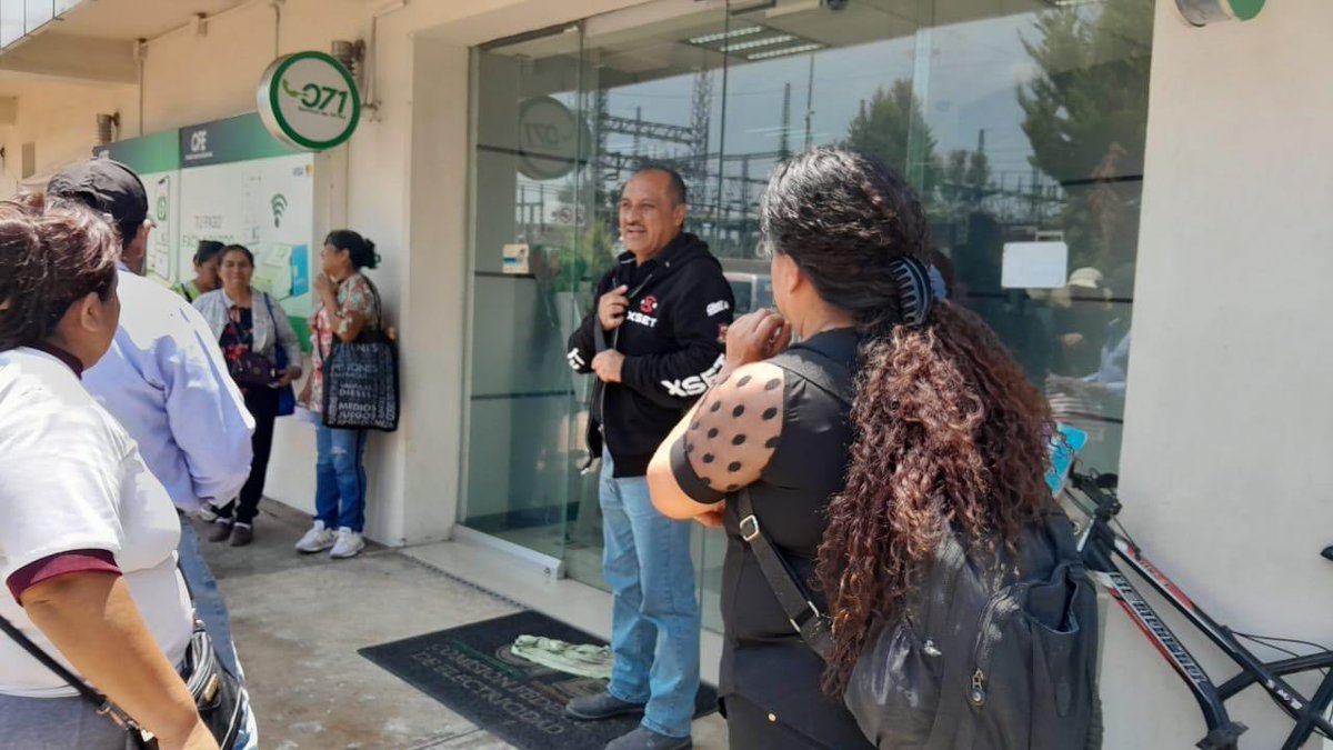 AntorchaNoro's tweet photo. #FelizViernes 
Vecinos de Cuautitlán Izcalli exigen mejor servicio a la CFE.
Infórmate aquí:
https://t.co/8YTq3RLgKL
#CuautitlánIzcalli. #CFE. #COPACI. #Lechería. #México.#PinoSuárez #LaBestia https://t.co/pW6ODfVmBu