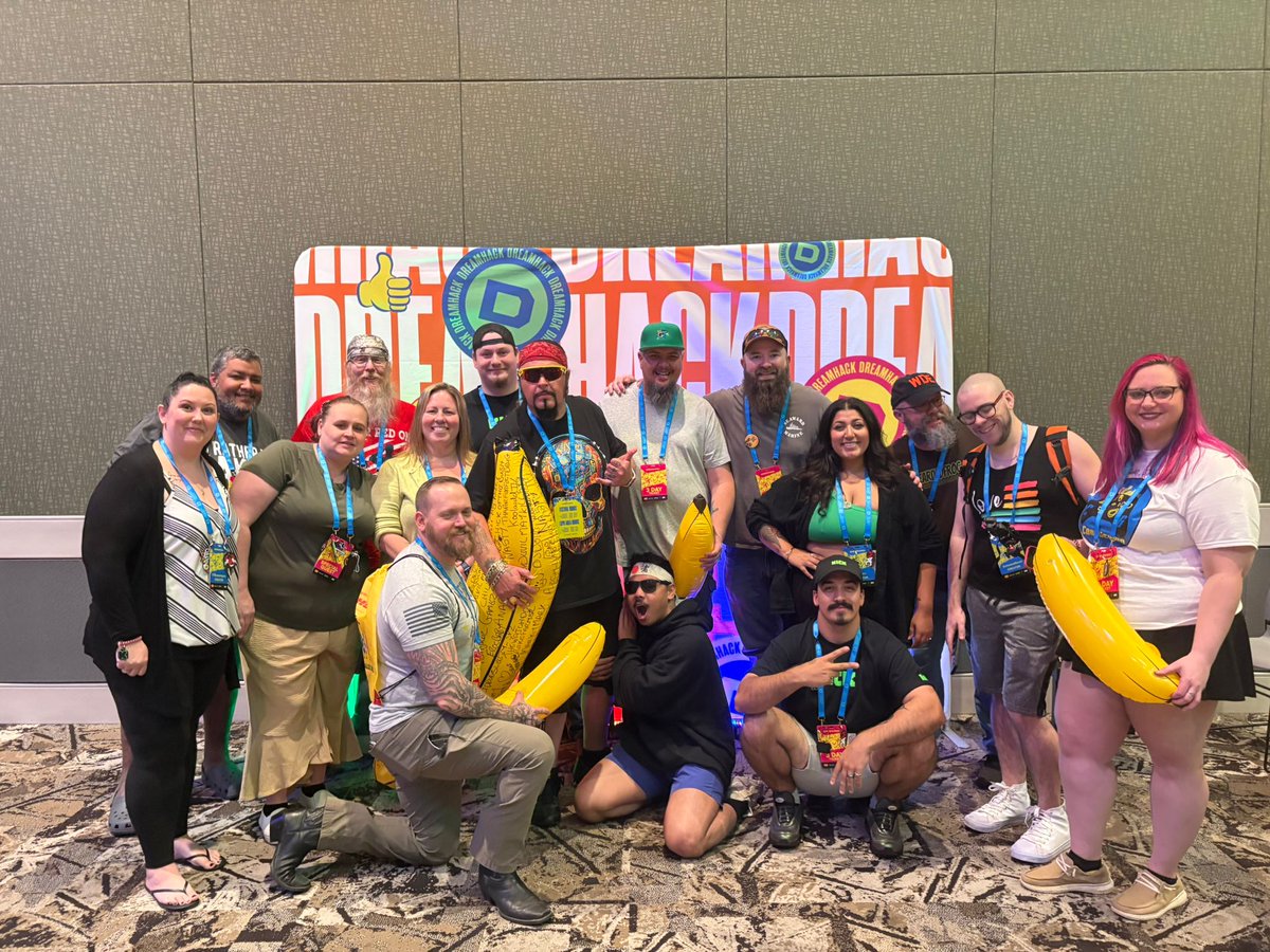 QueenBushCamp's tweet photo. The Banana is coming back to Dreamhack....hope you guys are ready for what we have planned. #bushcamps
@KingBushCamp
@DreamHack @DreamHackNA @KickCommunity @kick @Svntvmvriv https://t.co/qtUMlW2djo