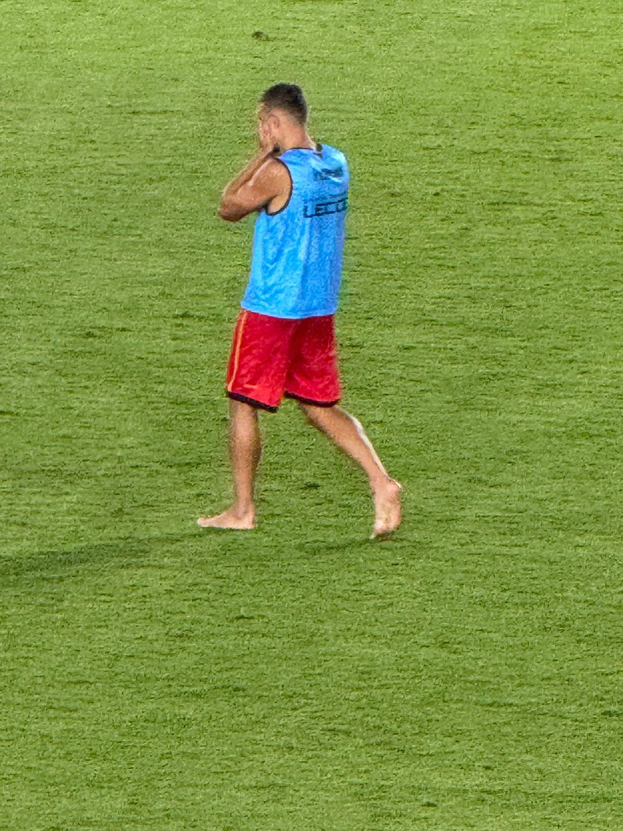 feroxjr's tweet photo. #Krstovic con le mani sul volto a fine partita. Il giocatore sembra ormai certo di lasciare Lecce https://t.co/wyOPlhNxkV