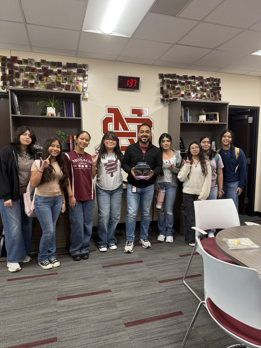 Manuel De La Cruz (@mannydlc2) on Twitter photo The student council officers at <a href="/NorthSideFWISD/">North Side High School</a> gave me this beautiful maroon beta fish! Just another way to welcome me back!π€πΌ The student council officers at <a href="/NorthSideFWISD/">North Side High School</a> gave me this beautiful maroon beta fish! Just another way to welcome me back!π€πΌ