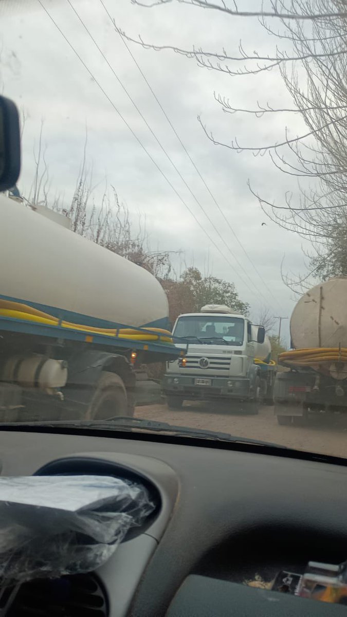 blascomlaura's tweet photo. Camiones tirando desechos cloacales en calle Zapiola de Luján @MATIPASCUALETTI @mdzol @MuniLujanDeCuyo @estebanallasino @radionihuil https://t.co/auevzGR9RR