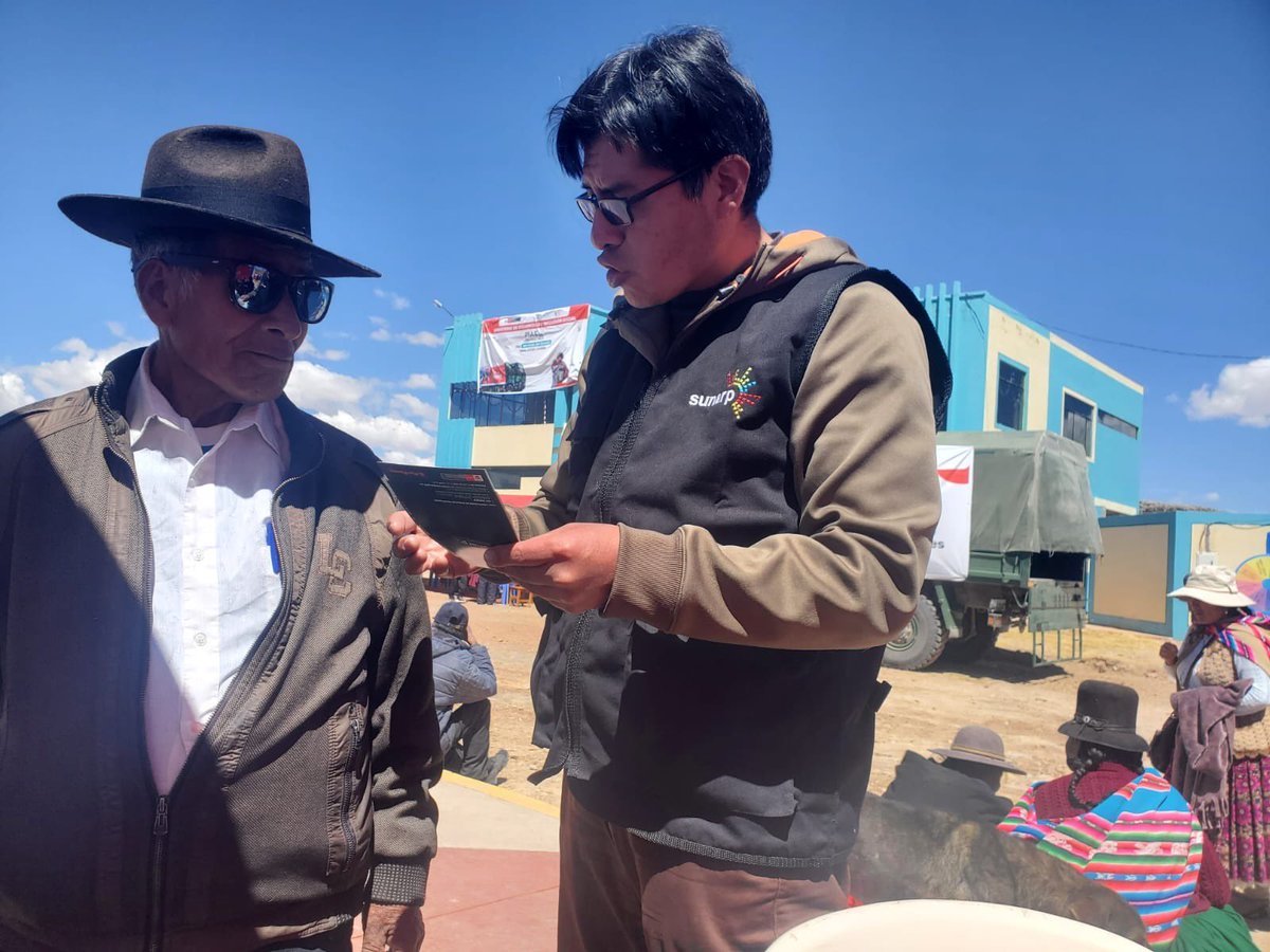 SunarpOficial's tweet photo. NoticiasSunarp | 📢 A través de la #SunarpPuno participamos en la 2.ª caravana multisectorial “PIAS Terrestres” en Huantacachi Chila, #Puno, llevando orientación técnico registral a zonas de difícil acceso y promoviendo la seguridad jurídica en comunidades vulnerables. 🤝 https://t.co/ODgHnEoLRl