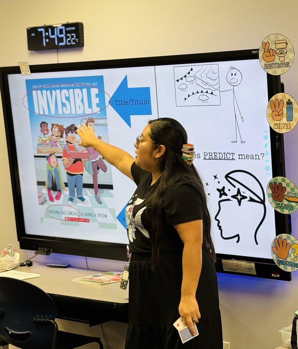 RaquelMP0513's tweet photo. Shoutout to our amazing 4th grade RLA teacher, Ms. Segura, for brewing up a love for reading! 📚☕ Her Starbooks Café classroom is the perfect blend of cozy vibes and literacy magic. #ReadingRocks #StarbooksCafe #LevelingUp #FallingInLoveWithReading https://t.co/F9tnG0Q1Ie