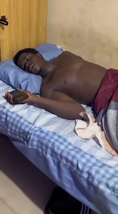 U don't reply my texts yet Ur online..
Me: