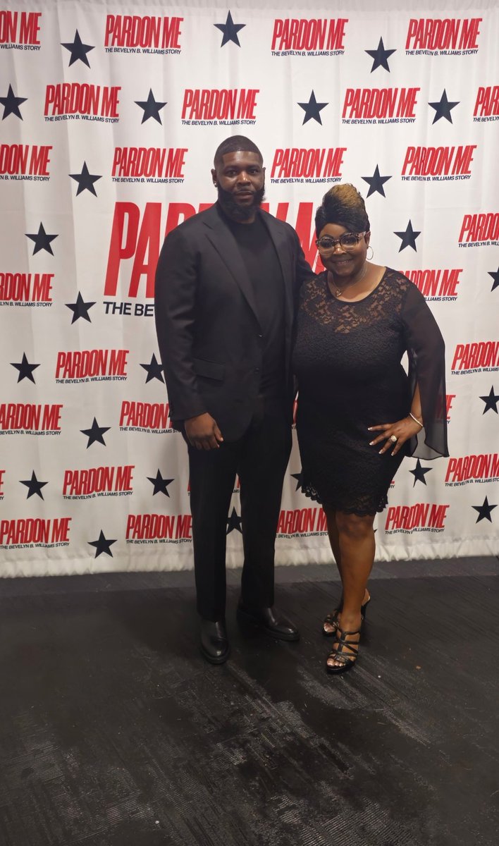 Diamond and Silk® (@diamondandsilk) on Twitter photo Special Shout out to Paris (Diamond's son)  for joining me last night at my Movie Premiere. Thank you so much for your Love and support.
Aunty Loves you.
Everybody say hello to Paris. Special Shout out to Paris (Diamond's son)  for joining me last night at my Movie Premiere. Thank you so much for your Love and support.
Aunty Loves you.
Everybody say hello to Paris.
