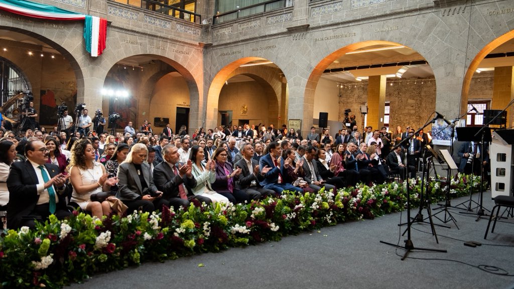 Reconozco el trabajo de mi compañero <a href="/fernandeznorona/">Fernández Noroña</a> como presidente del senado. Su entrega fortalece la labor legislativa y la transformación de México. #JREsMorena