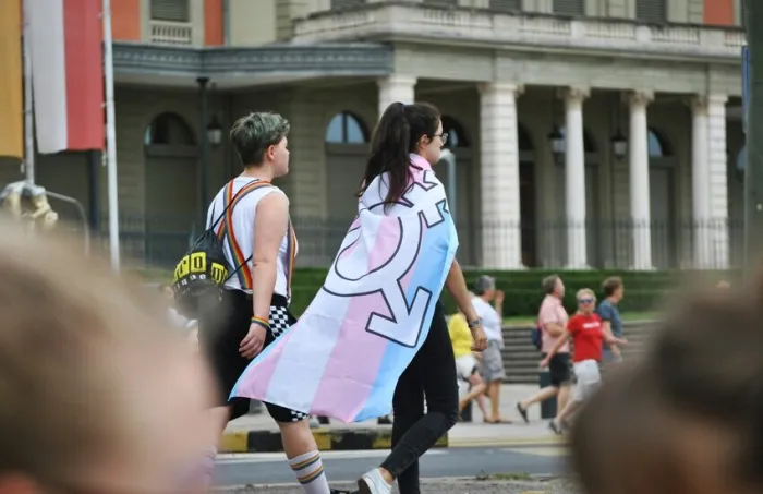 El periodismo tiene el deber de ser un aliado contra la homofobia, la bifobia y la transfobia. 🙅🏾‍♂️

Por eso, hoy te damos algunas de las recomendaciones de la Alianza <a href="/glaad/">GLAAD</a> 🇺🇸 para el cubrimiento de la comunidad trans en los medios 🏳️‍⚧️
fundaciongabo.org/es/etica-perio…