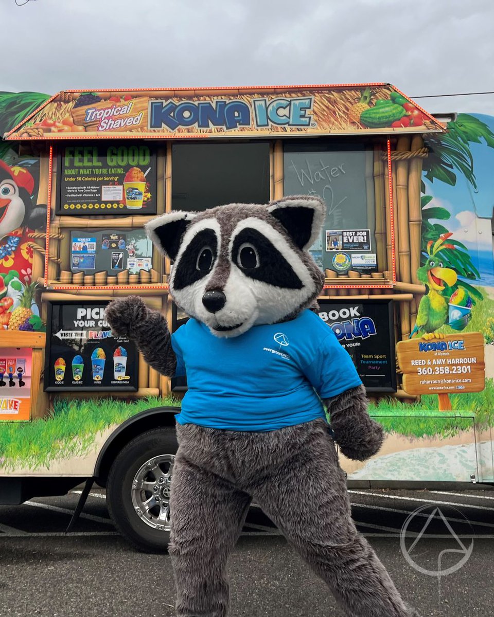 EDCU_WA's tweet photo. Thank you to the Tumwater Police Department, Tumwater Fire Department, and Kona Ice Olympia for making our National Night Out event a success! We love seeing our community and first responders come together under positive circumstances. Even Rock E. Raccoon had a blast! 💙🍧 https://t.co/sbo9hsK5qv