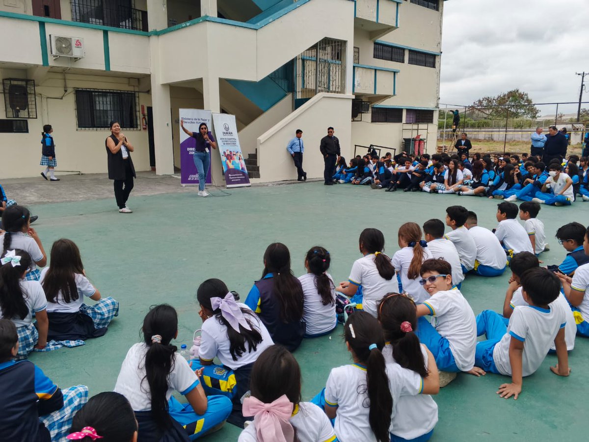 DDHH_Zona8's tweet photo. 📍#Durán
📌Brindamos charla sobre violencia sexual en las aulas en la Unidad Educativa Teodoro Kelly, en coordinación con la Junta Cantonal de Protección de Derechos, y socializamos rutas de atención en casos de violencia.
#ElNuevoEcuador https://t.co/AKIYx6Opfb