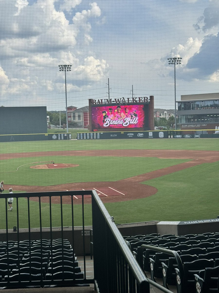 Darius__Maize's tweet image. What better way to top off my first week with @ArkRazorbacks than with hosting some @BananaBall_ !!!