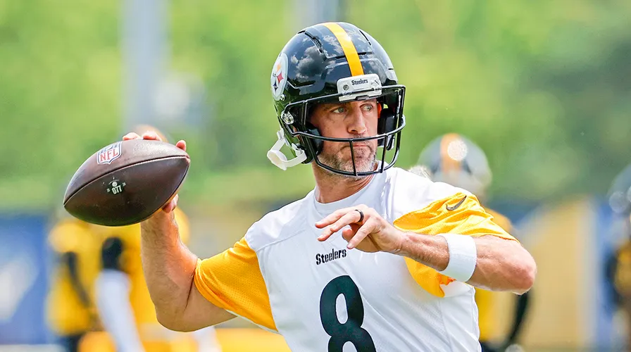 ThePoniExpress's tweet photo. Get this: The Steelers were willing to offer Aaron Rodgers more money than the $13 million he signed for but Rodgers told the team "I'm good. That's all I need." Per ex-Steeler @BMac_SportsTalk on @937thefan.

A magnanimous gesture on Aaron Rodgers part. https://t.co/J8dgC726wT