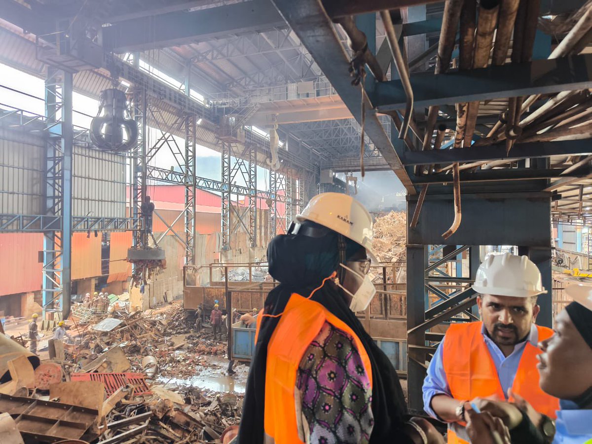douno85's tweet photo. Industrie de fer à béton 
#mcipme #simandou2040 #guinee https://t.co/iefFBmD9wf